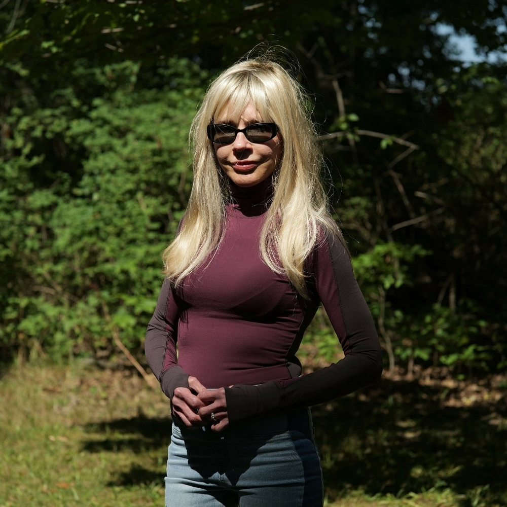 Meet your Posher Cynthia. Not selling yet.